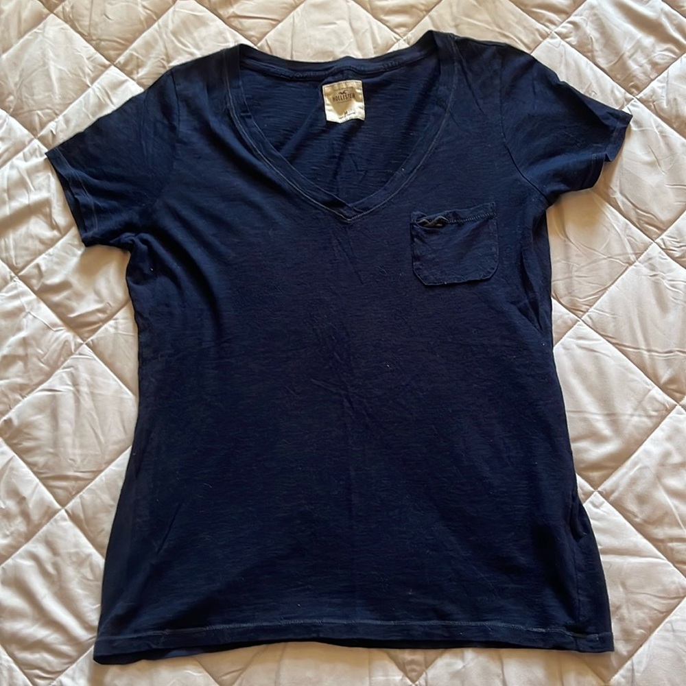 Hollister tee size medium